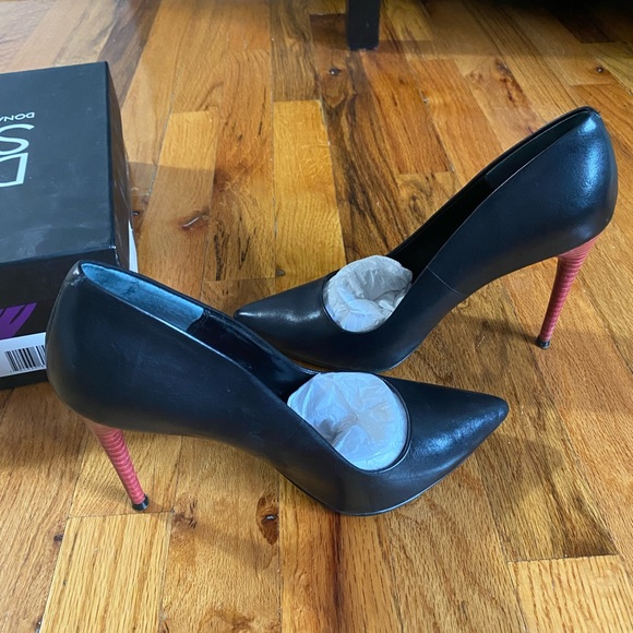 Donald J Pliner DMSX 7.5 Black Pumps Red Heels - Picture 4 of 8